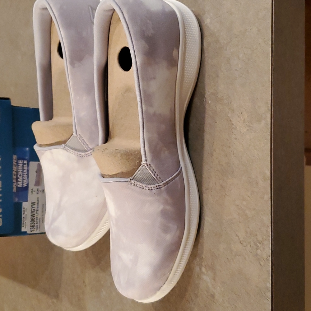 SKECHERS  Slip On Shoes Goga Mat Insoles Grey & White Tie Dye Size 7 Wide - Picture 3 of 9